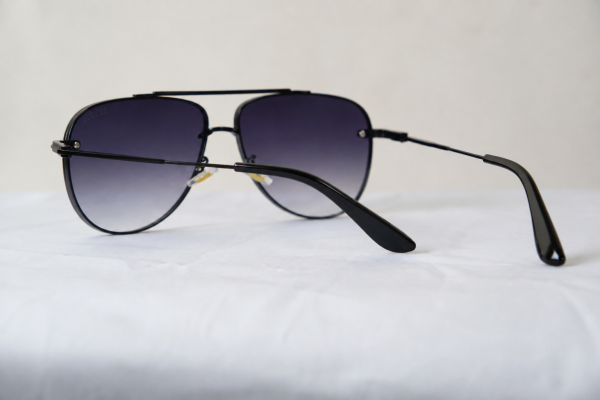 5G143 black double-bridge navigator sunglasses for men front view